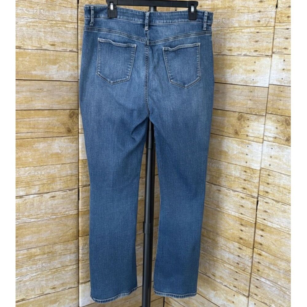 CHICO'S SO SLIMMING GIRLFRIEND CASUAL EVERYDAY WEAR FLARE JEANS SIZE 1.5R/10R - Picture 2 of 2